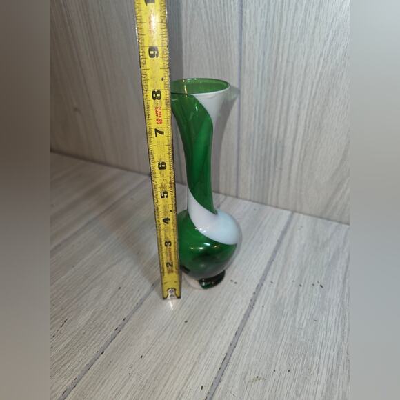 Vtg Emerald Green & White Swirl Glass Vase MCM Art Glass 8" Handcrafted Japan - Picture 4 of 5